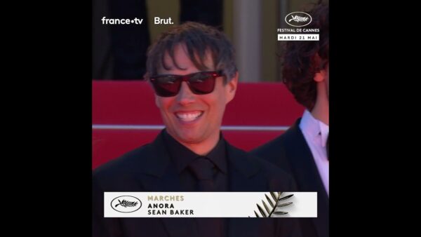 L’équipe du film “Anora” monte les marches de la 77e édition du Festival de Cannes !