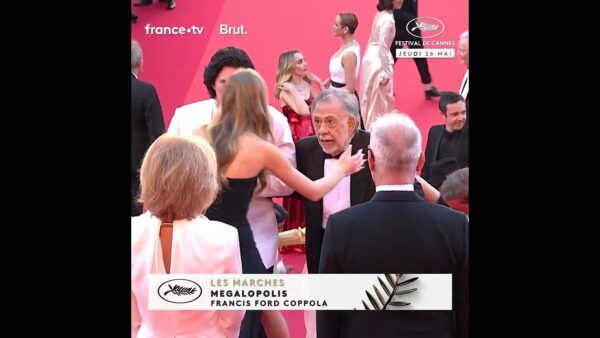 L’incroyable Françis Ford Coppola monte les marche du Festival de Cannes pour son film Megalopolis!