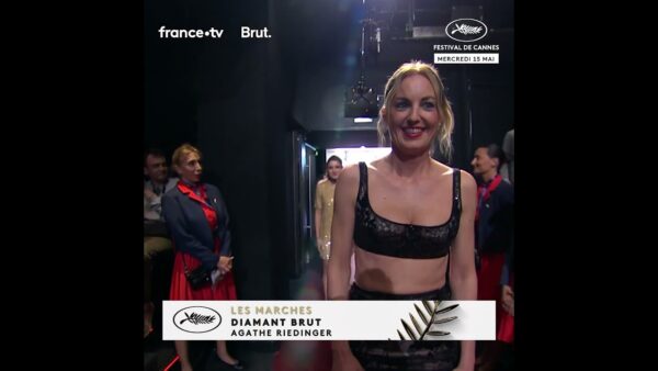 L’entrée d’Agathe Riedinger dans l’auditorum  Louis Lumière pour son film “Diamant Brut” !