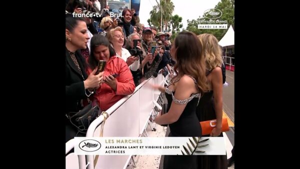 Alexandra Lamy et Virginie Ledoyen en bas du Red Carpet pour la 77ème édition du Festival de Cannes