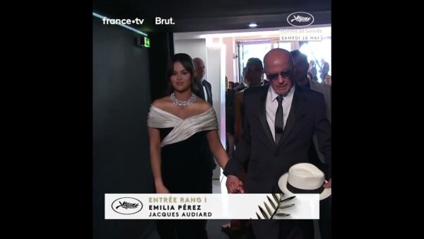Jacques Audiard et Selena Gomez dans l’auditorium Louis Lumière pour le film “Emilia Perez”