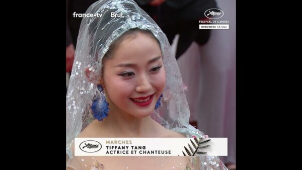 L’actrice et chanteuse Tiff Tang à la montée des marches du Festival de Cannes.